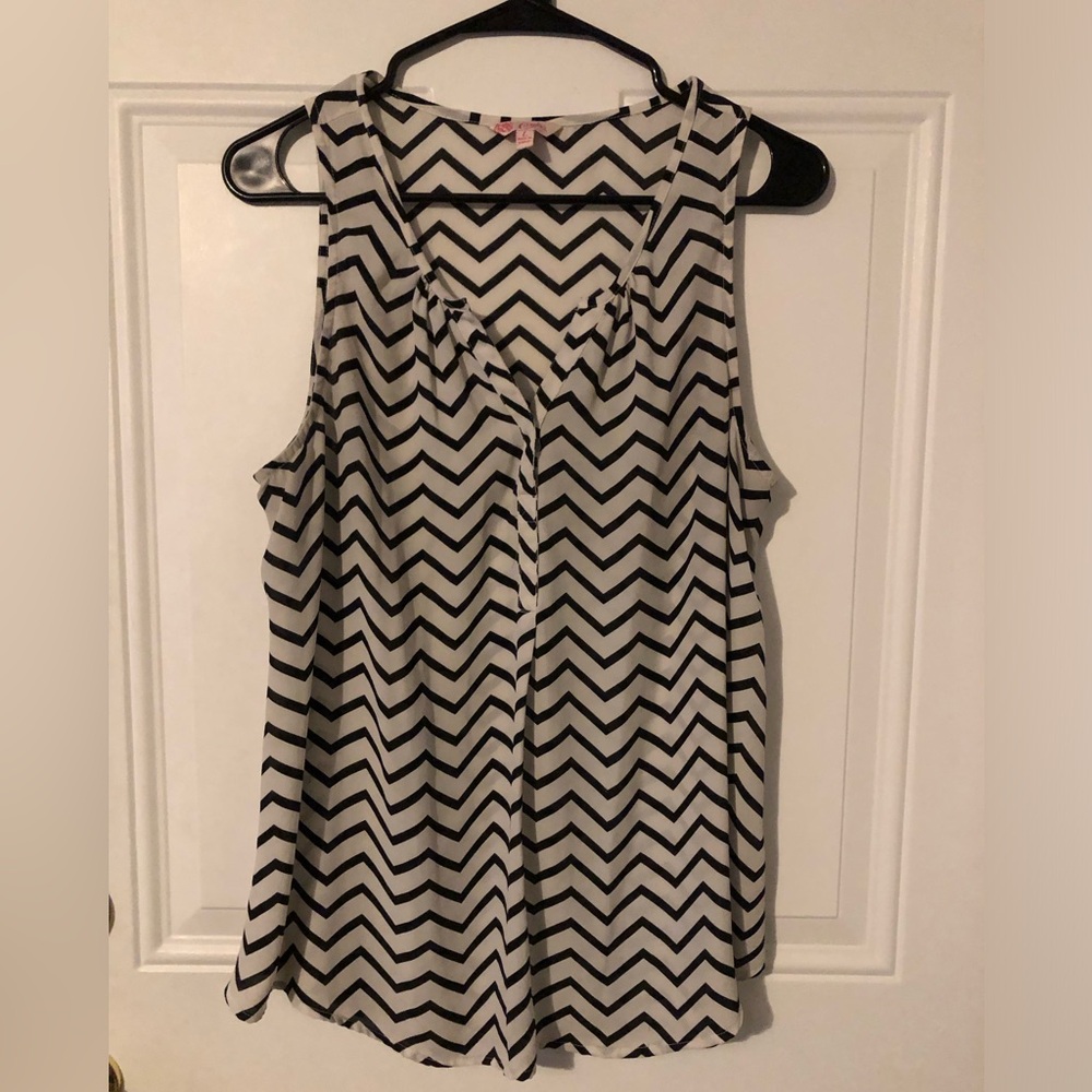 Candie's Black and White Chevron women’s size Large Top